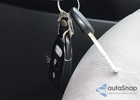 2016 Hyundai Elantra Se z USA, uszkodzony, nr VIN 5NPDH4AE4GH659630